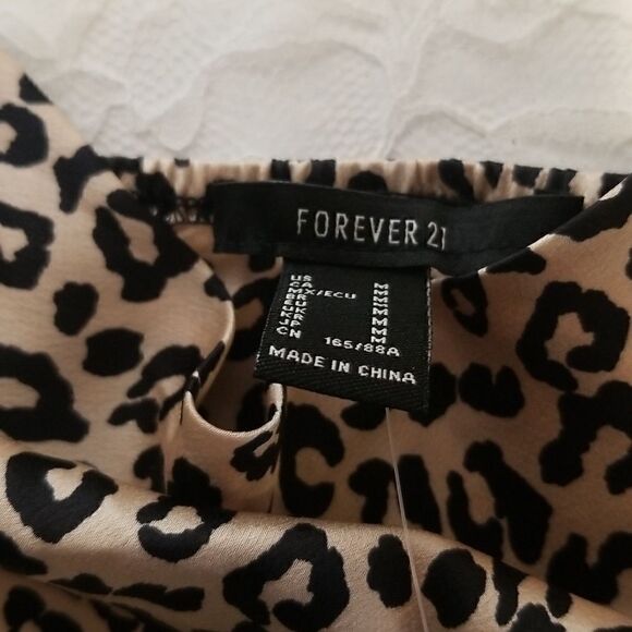 FOREVER 21 wovenTop Black and tan new with tags medium - Picture 7 of 10